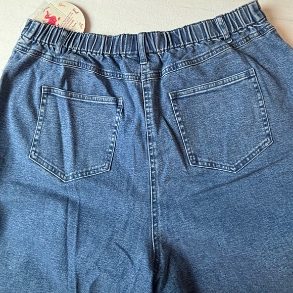 Quacker Factory Embroidered Jeans Blue Elastic Waist Apple Large - Picture 7 of 12